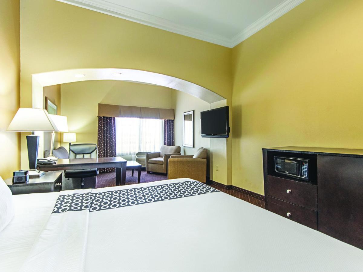 La Quinta By Wyndham Houston New Caney מראה חיצוני תמונה